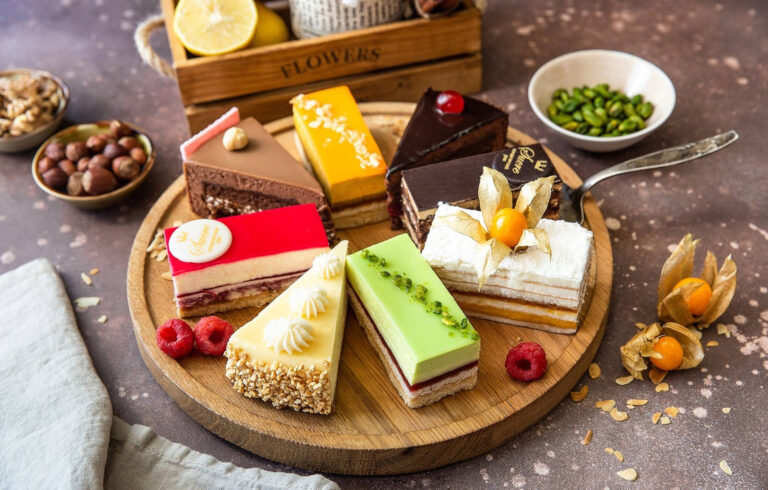 bakery-slices-of-cheesecakes-e969y72frzmo41b7