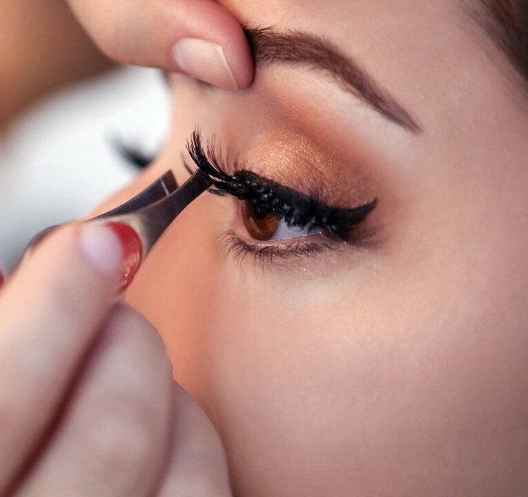 False Eyelashes & Accessories