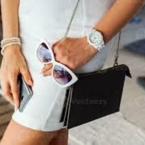 Women's Worn Accessories