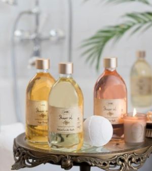 Shower Oils & Moisturizers